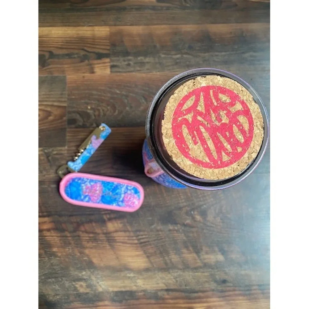 Lilly Pulitzer Wine Bar Set Carafe Neoprene Sleeve Corkscrew Coaster Seashell‎